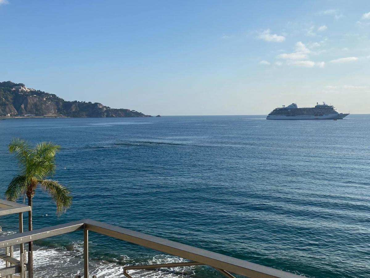 Apartamento La Mansarda Giardini-Naxos Exterior foto