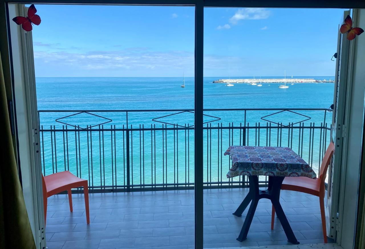 Apartamento La Mansarda Giardini-Naxos Exterior foto