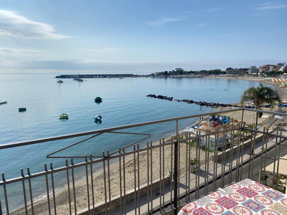 Apartamento La Mansarda Giardini-Naxos Exterior foto