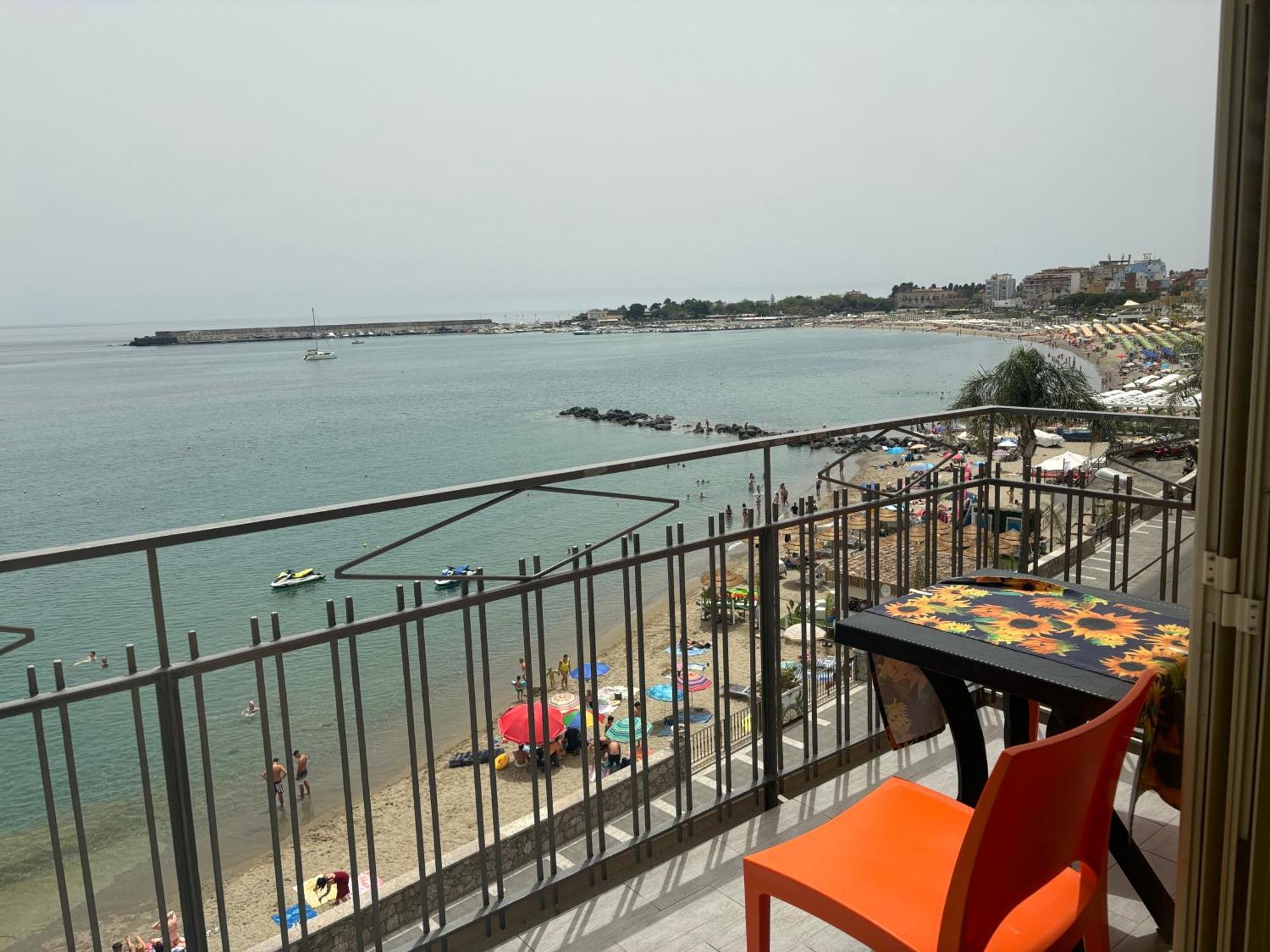 Apartamento La Mansarda Giardini-Naxos Exterior foto
